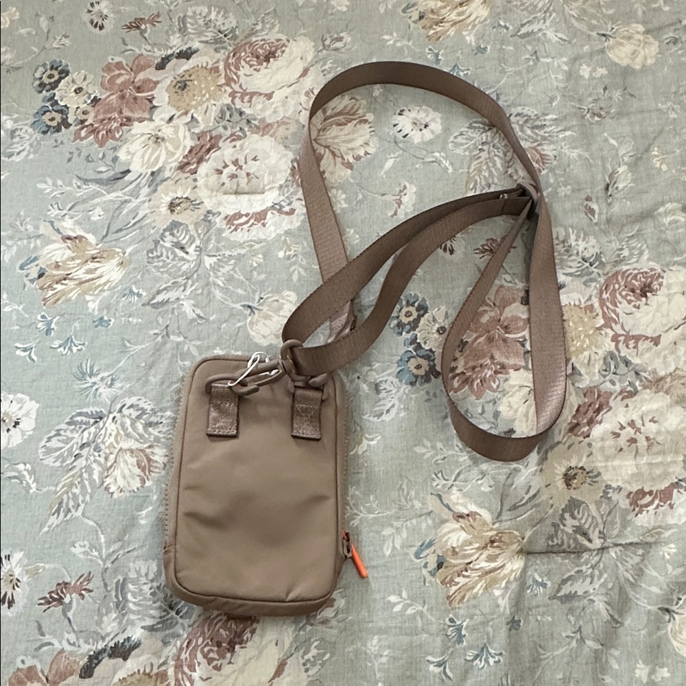 lululemon athletica Silver and Tan Belt Bag - Picture 2 of 6